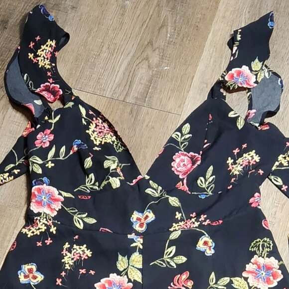 🌸🌸Buckle TIMING Pants Jumpsuits Blooming Love Black Floral Print Ruffled-M - Picture 3 of 5